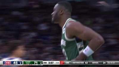 [Highlight] Thanasis Antetokounmpo gets a roar of applause as he checks into the game in the 2nd quarter with the Bucks up 26 points against the Pistons