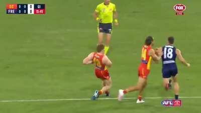 Rowell breaks Fyfe tackle with EASE