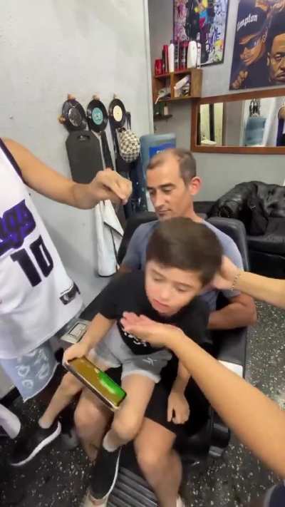 Para los que son padres en el sub, aca tienen un ejemplo de como NO criar a sus hijos.