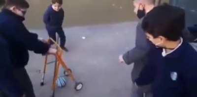 Cierren el ministerio de sanguchitos y pongan estos pibes a cargo...