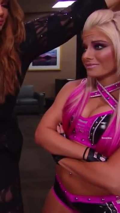 Alexa ist einfach so heiß 😍😍😍😍