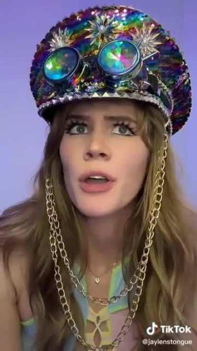 I'm not the only one right. like she's pretty and stuff but the faces = funny thing 🤮