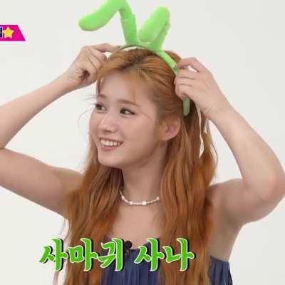 200620 Sana's crying expression when she lost and need to wear the green headband
