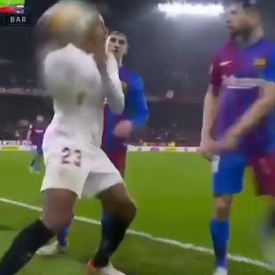 i hope Barcelona include this in Kounde's presentation video