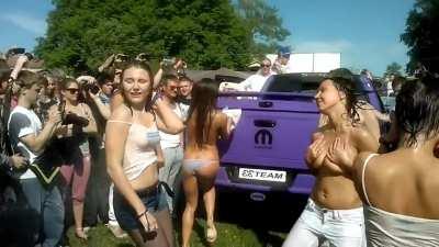 Hot girls in wet t-shirts