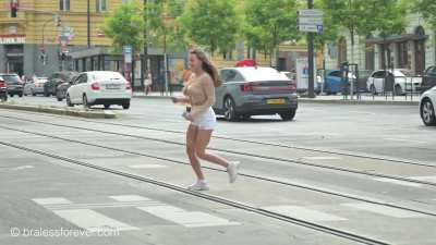 Bouncing out in the street !