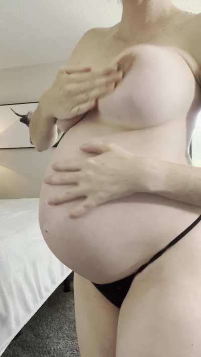 Would you cum in this pregnant pussy?