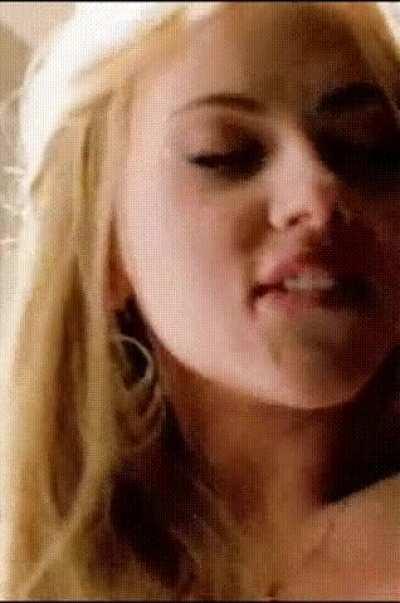 imagine getting to fuck Scarlett Johansson like this and listen to her moan 🤤