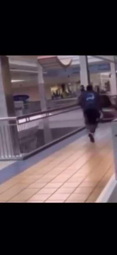 “Security, he tryna fight a DYKE! Oh! Nvm...”