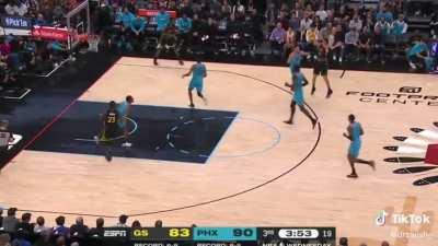 This is the stuff that pisses me off about Klay, i don't care that his shots aren't falling, i care about his stupid shot selection! And that is his fault and his fault only!