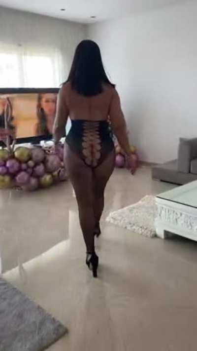 Can we enjoy a fat ass mom walk ? f40