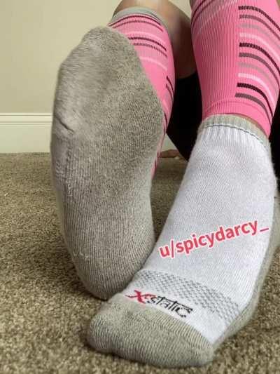 Did someone order toes’s tease? [F]