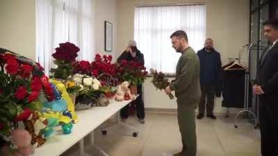 Zelenskiy visited the Turkish embassy: « We honor the memory of the people who died in the devastating earthquake in Türkiye »