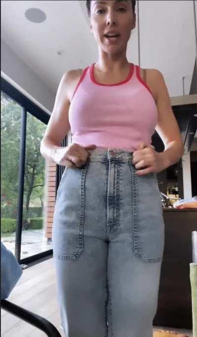 Whitney's mom jeans not so bad