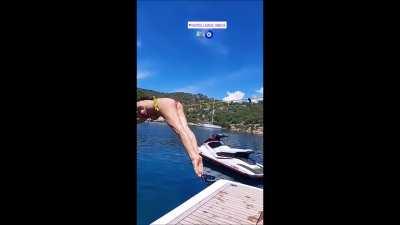 Βίκυ Χατζηβασιλείου