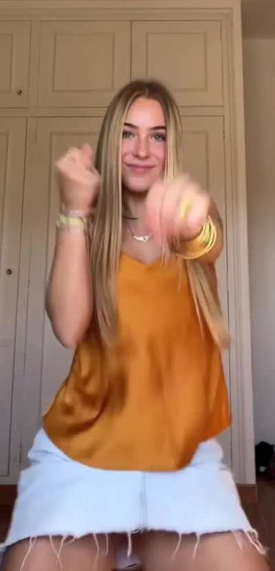 Video borrado, se le ve un poco el tanga 🥵