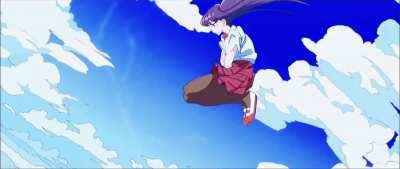 Komi running to the pool