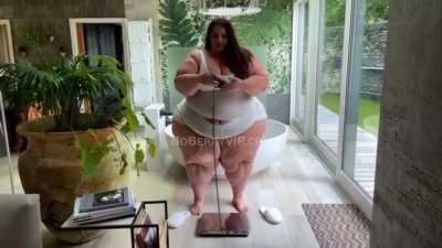 SSBBW Boberry biggest weigh in