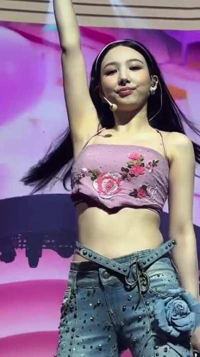 Twice - Momo & Nayeon