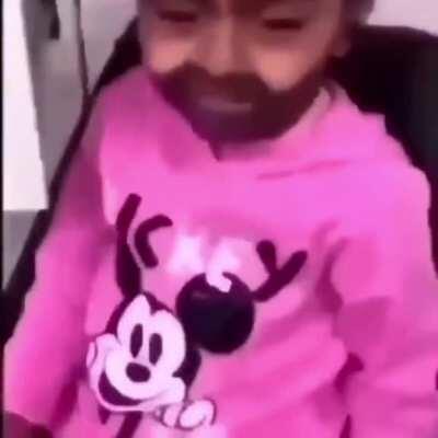 Little girls wants to look like Cinderella