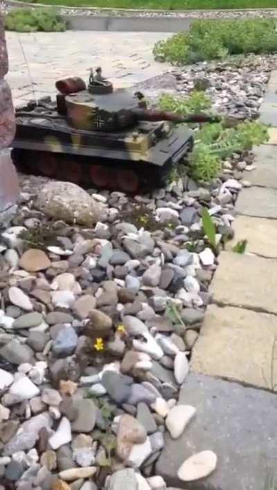 У русского мужика сосед - немец 9 мая в 4 часа утра исполнил: