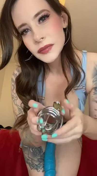 HAPPY CAKE DAY 🍰 TO ME! Join my OnlyFans for $5 and receive a ⭐️ FREE 5 MIN ANAL VIDEO! ⭐️ Details and link in the comments!