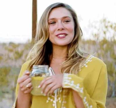 Meeting the new hippie neighbors… [Elizabeth Olsen]
