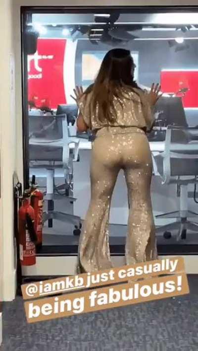 Shaking her big ass ig story