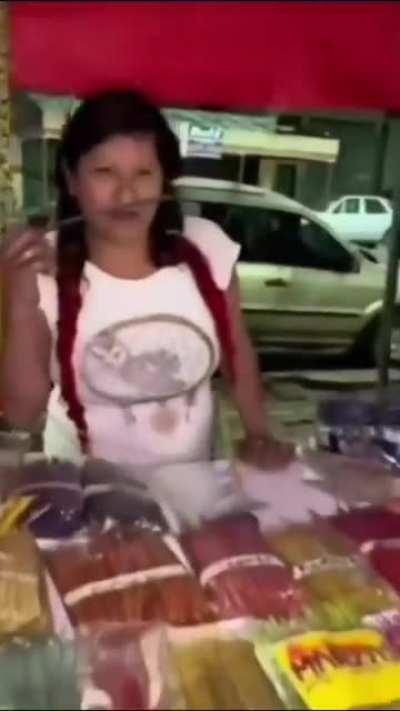 dale amigo no ves que vende saumerio