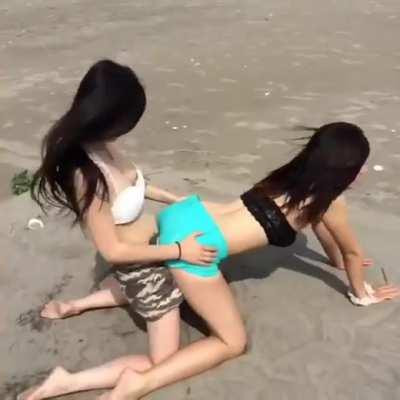 Part 2/4 of Japanese girls dry humping by the beach