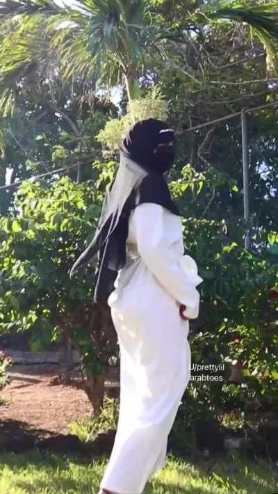 How my Arab parents think I dress on holiday VS reality😋