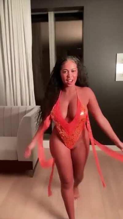 Who dropping her onlyfans from tonight 👀