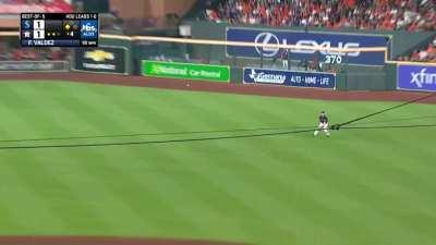 [Highlight] [Highlight] Dylan Moore gives the Mariners the lead with an opposite field base hit that scores Mitch Haniger.