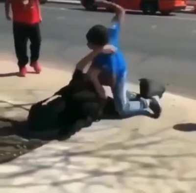 Blue shirt got hands!