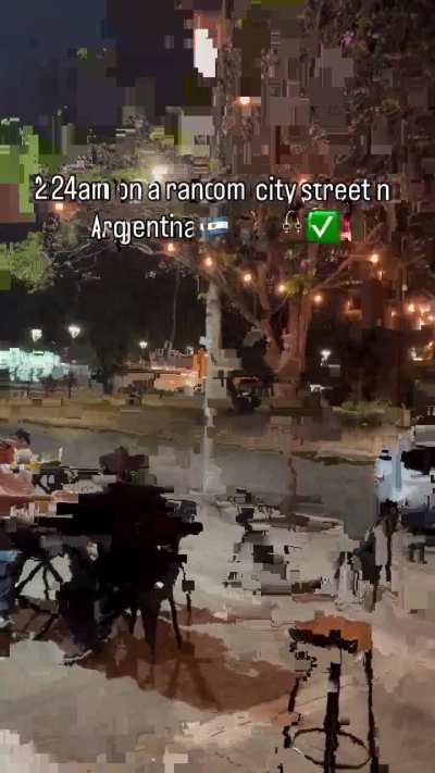 El asombro de un norteamericano al ver una chica caminando sola a la madrugada