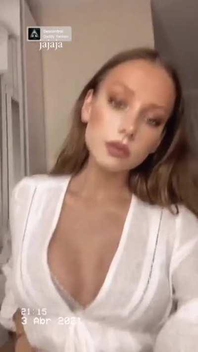 Sie ist so heiß 😍