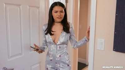 Skylar Vox & Reyna Delacruz - A Pillow Humping Threesome