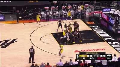 [Highlight] The Suns don't need to respect LA's supporting cast on the perimeter, forcing LeBron into a tough shot