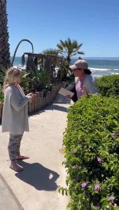 Santa Barbara Karen has a meltdown on restaurant owner and cameraman