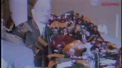 (That moment when you remember the dissolution of the CCCP) birden aklına sscb'nin dağıldığı gelir...