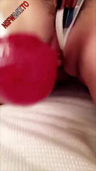 ESPERANZA GOMEZ SOLO playing with a lollipop (source in comments)