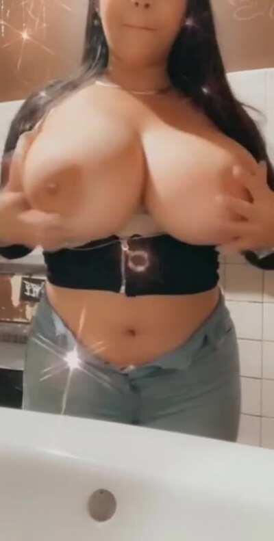 J🅰️kℹ-Senp🅰️ℹ (View CaesarsWorld for more content)