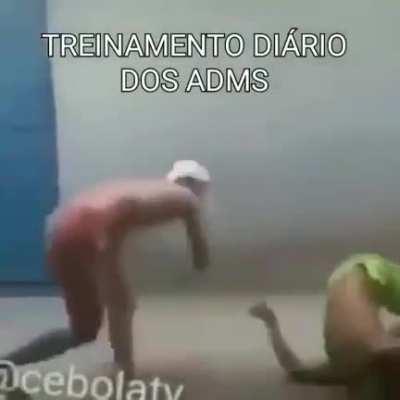 E do r/DungeonsAndMemes tambem