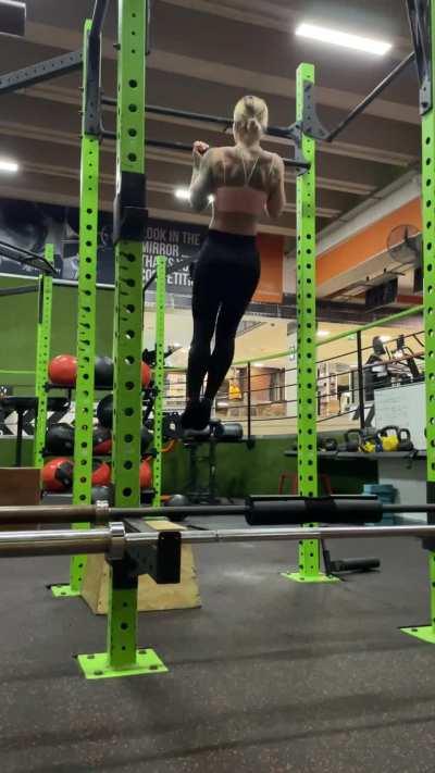 Just some effortless post-workout chinups 🔥