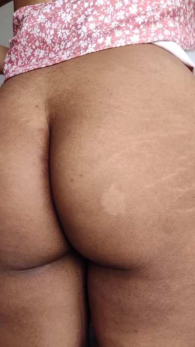 No panties so my pussy is easy access