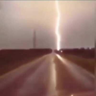 اينشتاين لما اكتشف الجاذبية 🤣