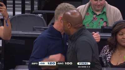 [Highlight] Steve Kerr and Mike Brown embrace after the end of the game after the Warriors win!