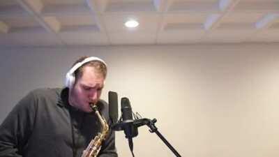 Arabic Nokia ringtone except it's a saxophone soli