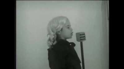 Bueno se vienen las fiesta y no puede faltar el jingle navideño. Felices fiestas