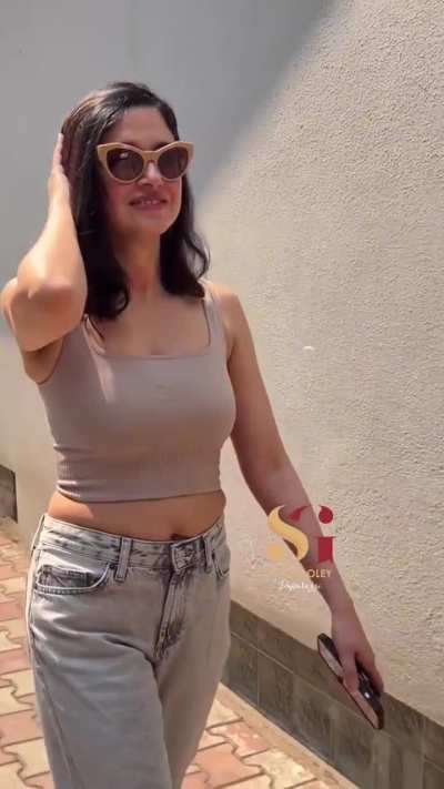 Divya 's adorable figure 🥰🤤